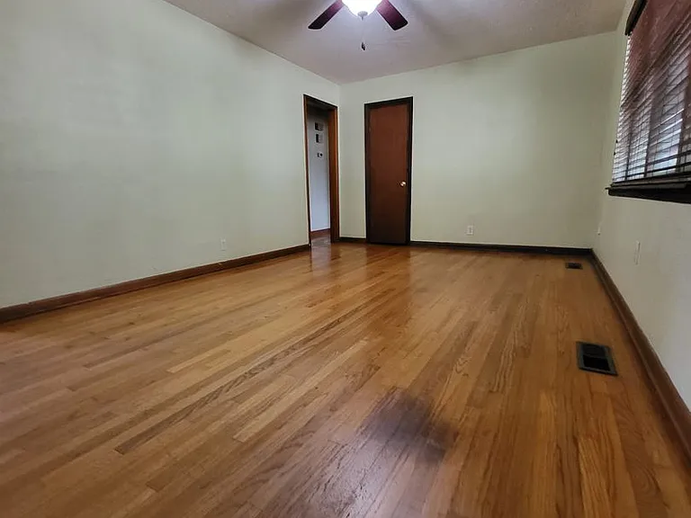1417 Hollywood Ave — Photo 4