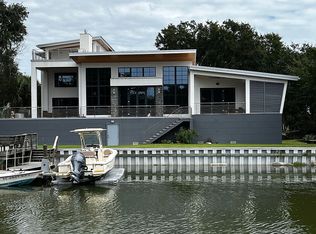 3 Driftwood Ln, Isle Of Palms, SC 29451