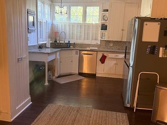 4th image of 709 Pinetree Ln