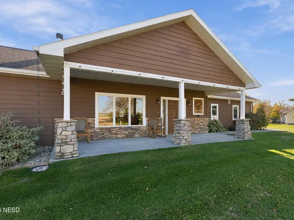 301 E 1st St, White, SD 57276