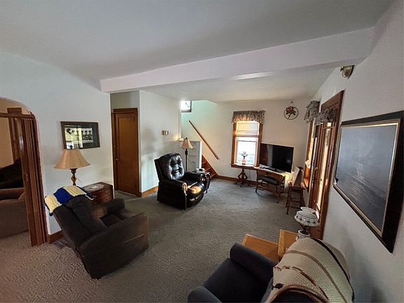 5th image of 66 Moeller St