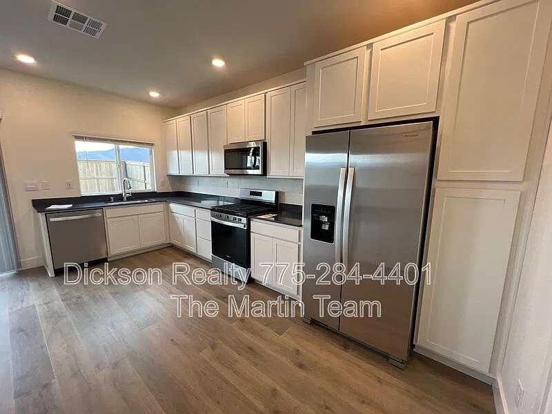 4 bed, 2.5 bath, 1716 sqft, $2,700 — Photo 3