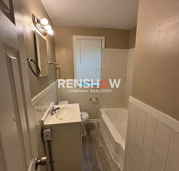 2458 Whitney Ave — Photo 10