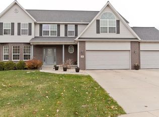 501 Rock Ridge Rd NW, Cedar Rapids, IA 52405