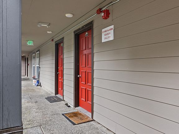 3rd image of 9517 NE 180th St APT B104