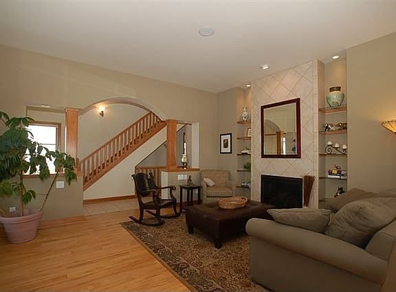 maple floors/10 ft ceilings