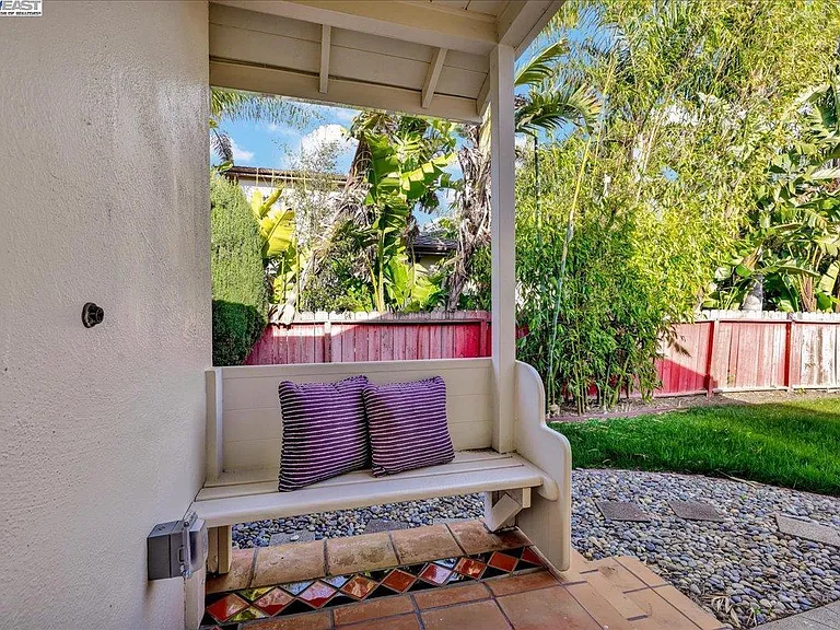 1827 Bandoni Ave — Photo 38