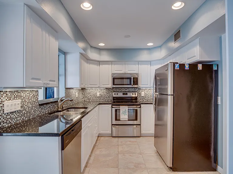 2722 Cardinal Dr — Photo 24