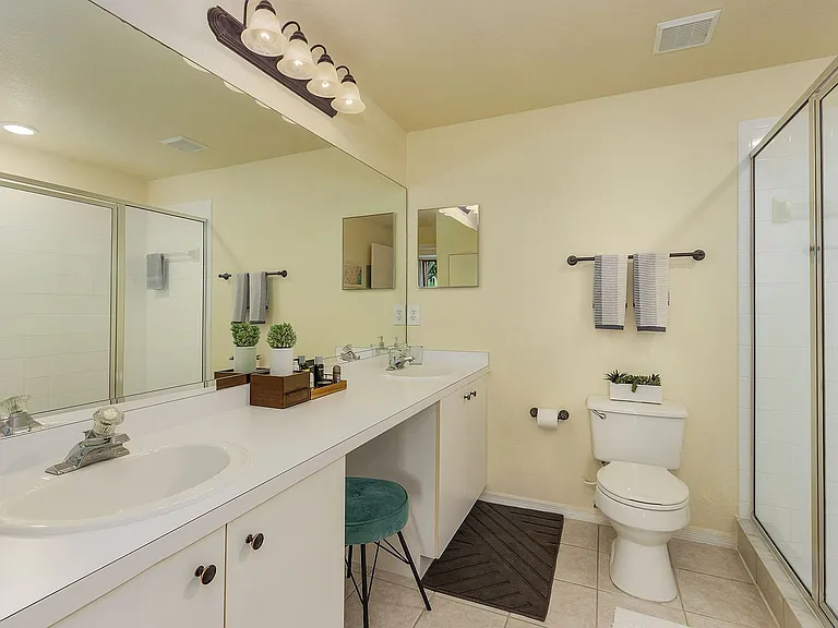 The Lakes At College Pointe — Photo 8