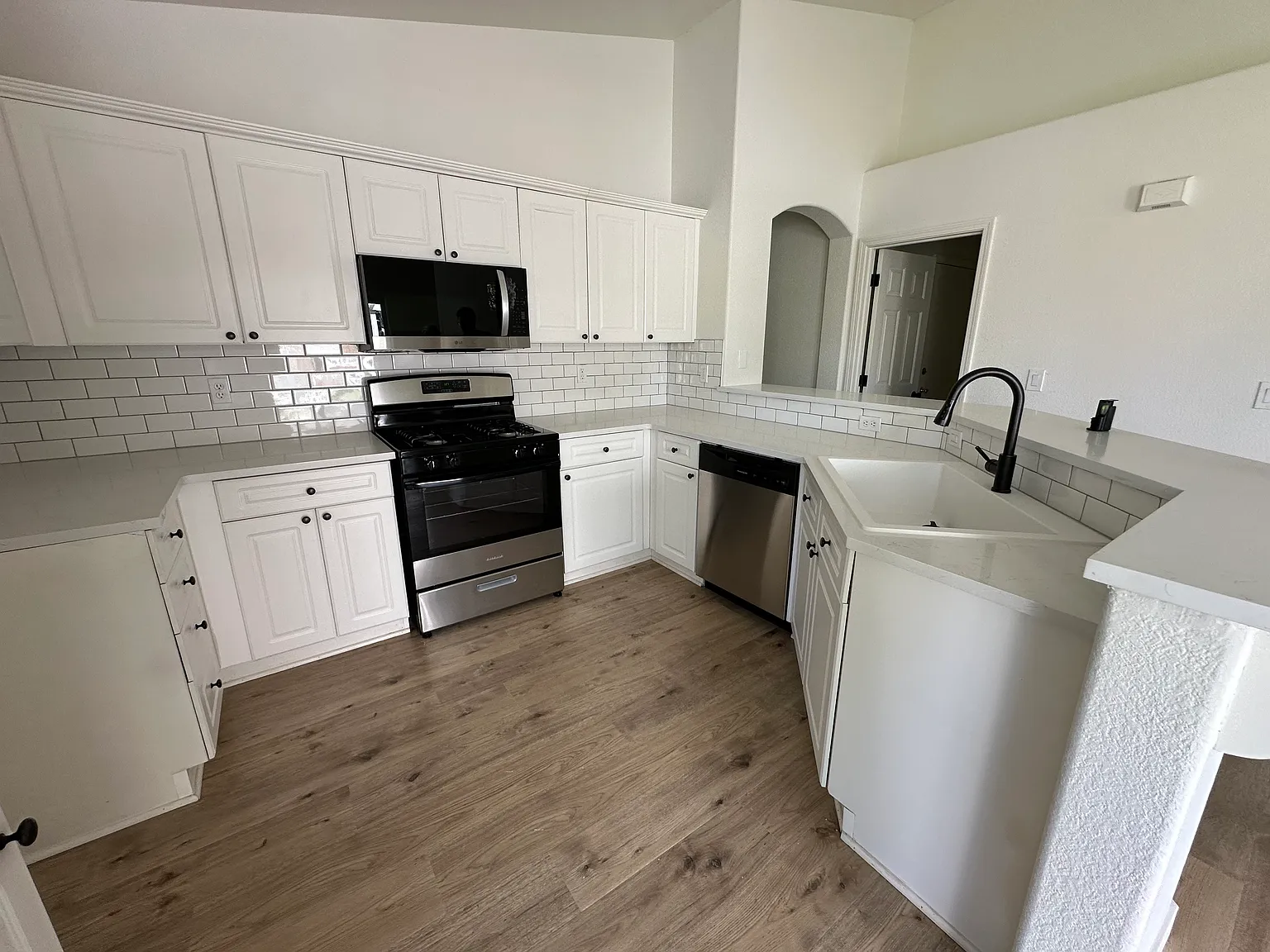 106 Elkhorn Dr — Photo 2