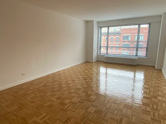 Rented by Solow Realty | media 16