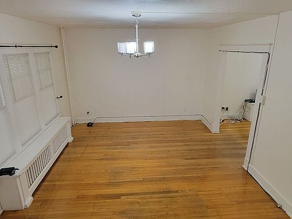 5th image of 19 Lark St