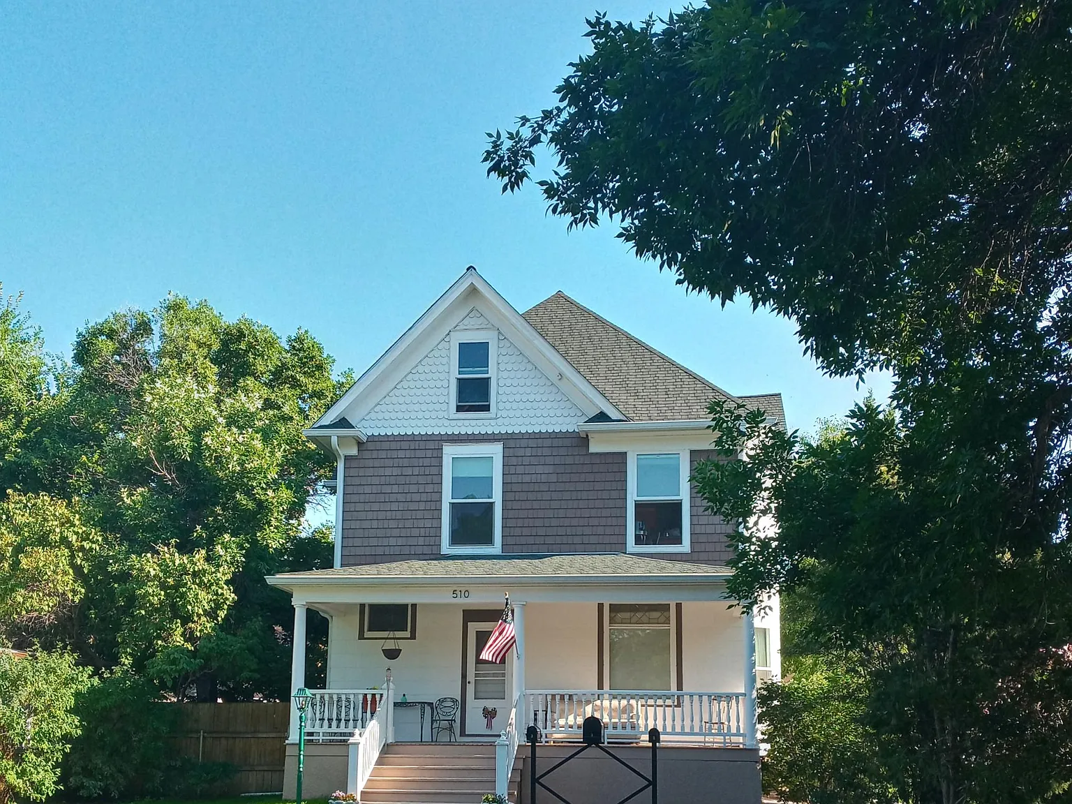 2 bed, 850 sqft, $2,400 — Photo 1