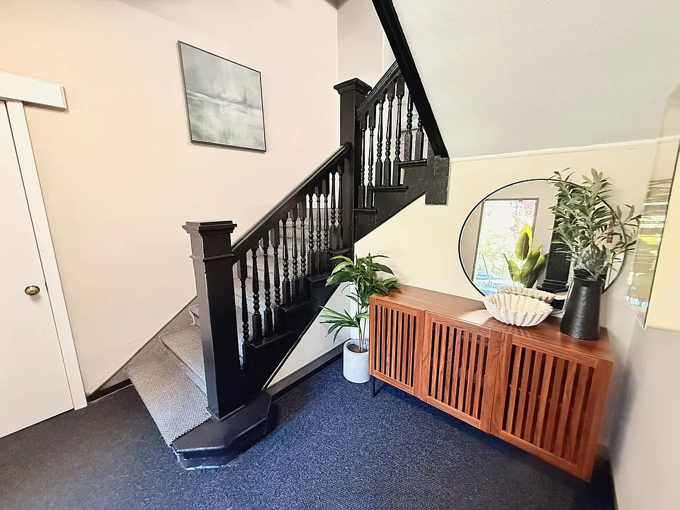 Ludlow B Apartments