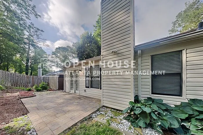 815 Riverstone Ln — Photo 37