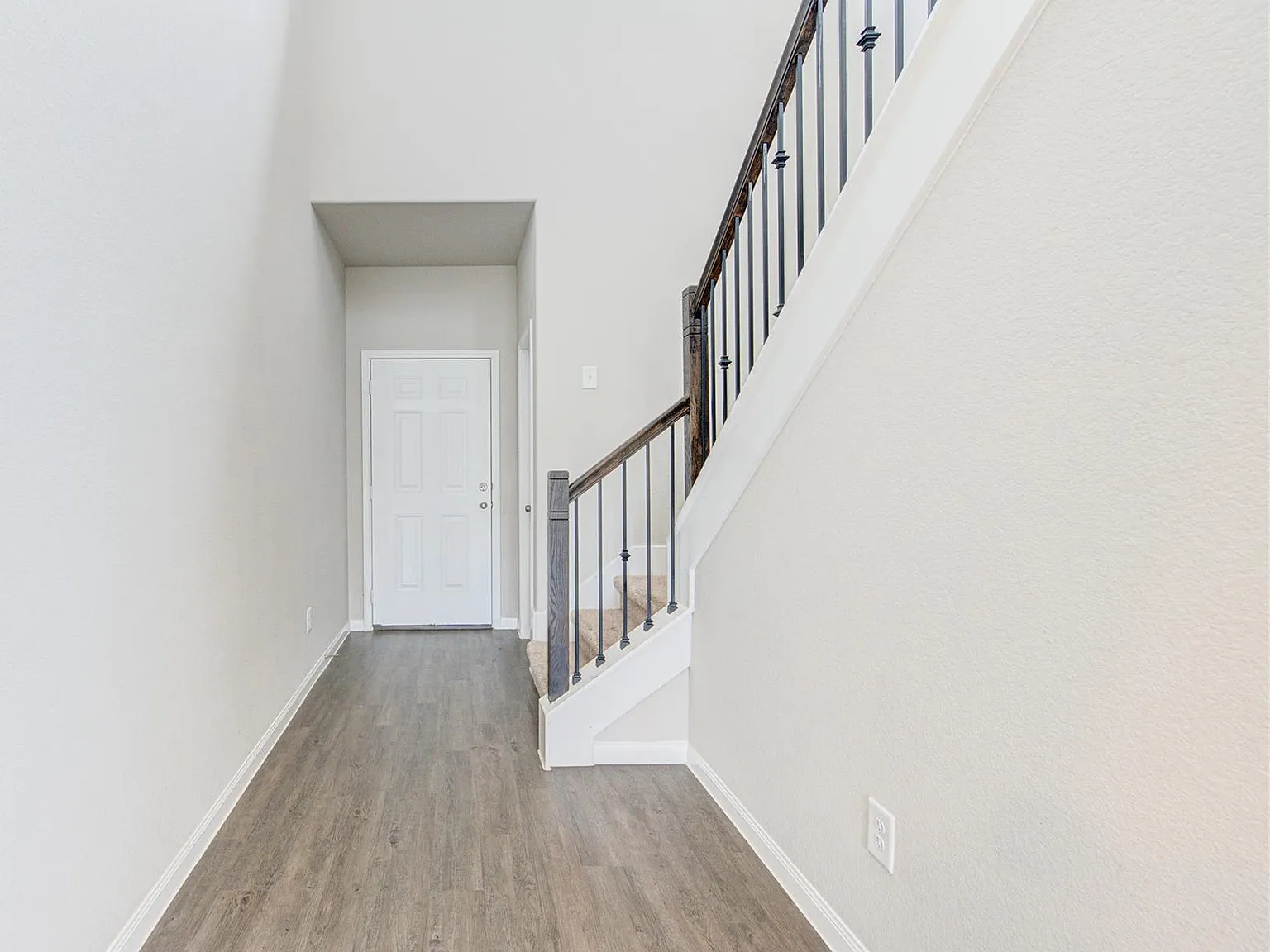 4 bed, 2.5 bath, 2462 sqft, $2,350 — Photo 4