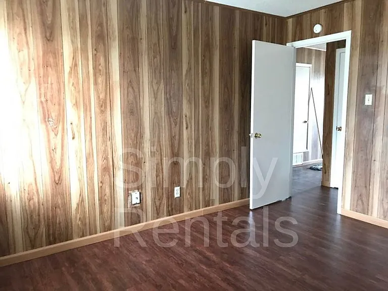 409 Maple St — Photo 15