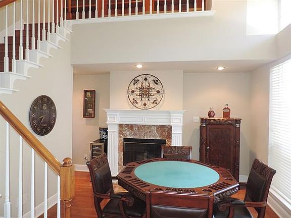 3rd image of 2108 Shumard Oak Ln