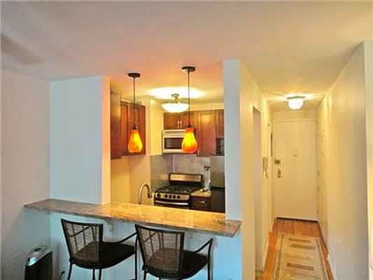 Sold by R New York | media 6