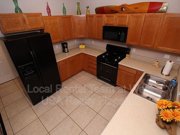 4th image of 2325 N East St
