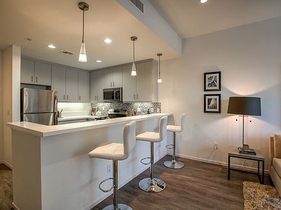 Modern Kitchen with Breakfast Bar