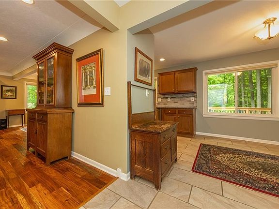 5th image of 118 Leaview Ln