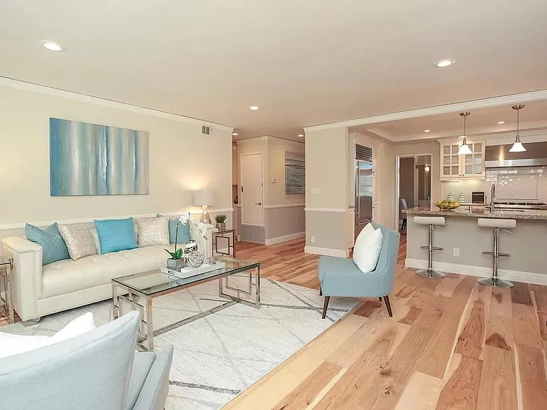 1127 Blythe St — Photo 3