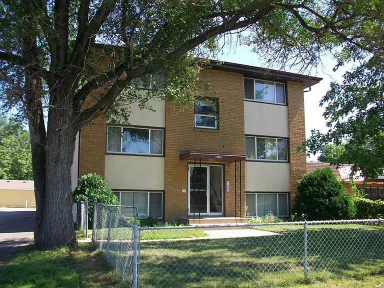 5025 University Ave NE #10 — Photo 2