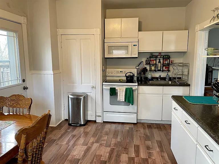 401 Laurel St W #2 — Photo 17