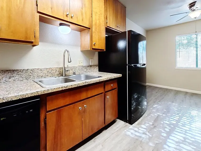 Northwood Place Apartments — Photo 11