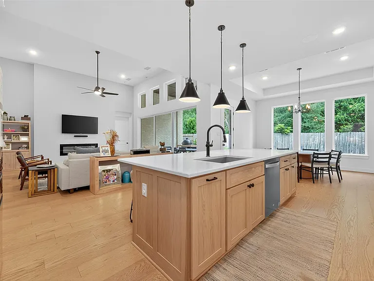 9722 Dani Lake Dr — Photo 18