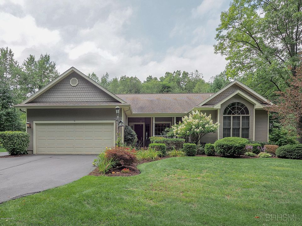 12310 15 Mile Rd-100