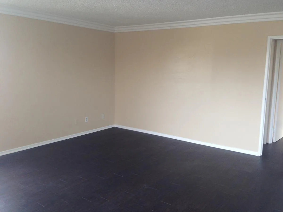 Building Photo - 1110 S Kenmore Ave #6P