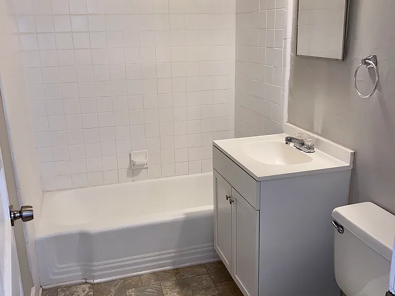 927 Dillard St #927 — Photo 7