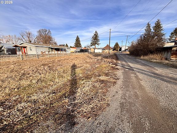 3rd image of Roberts St