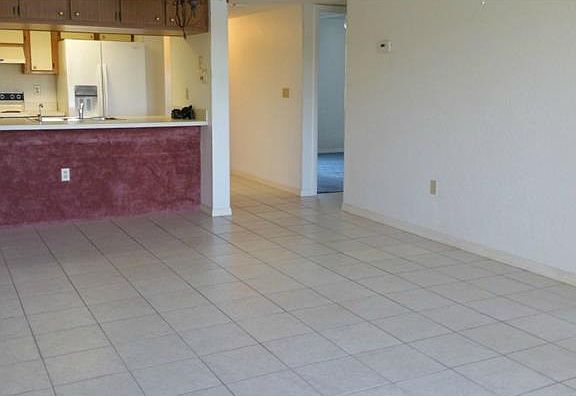 3rd image of 4000 Oakview Dr #L