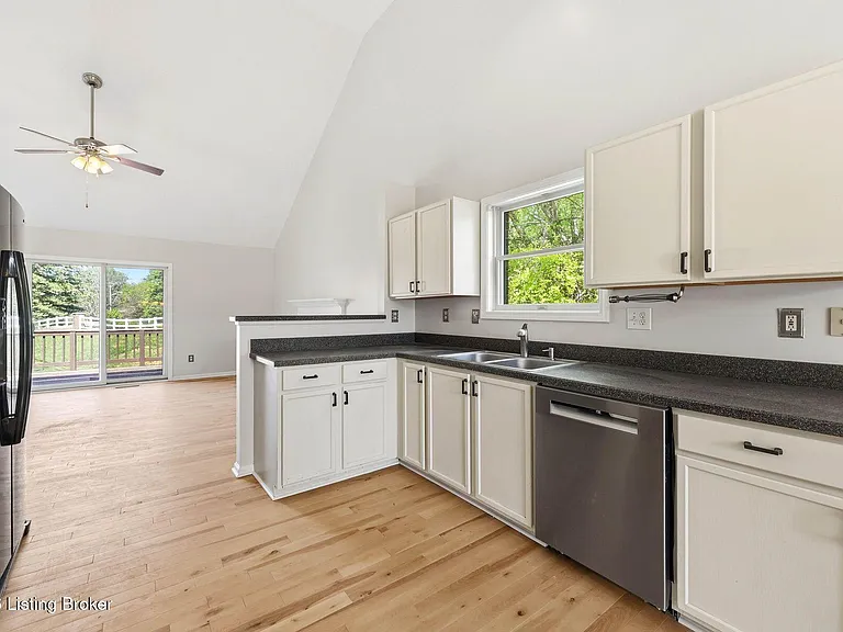 4029 Orchard Lake Dr — Photo 11