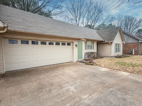 4th image of 2958 Millers Pond Dr