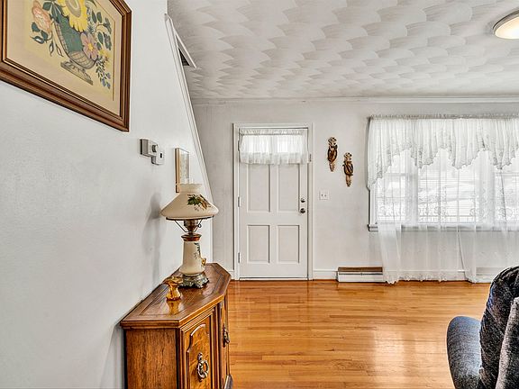 3rd image of 611 36th St NW