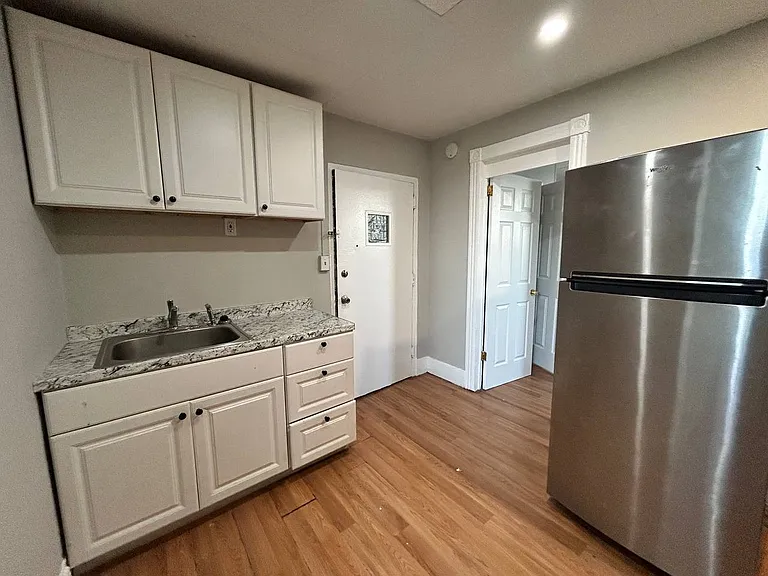261 French St #12 — Photo 5