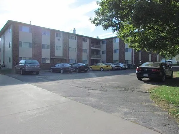 2 bed, $995 — Photo 1