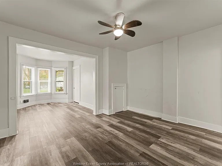 890 Howard Ave — Photo 9