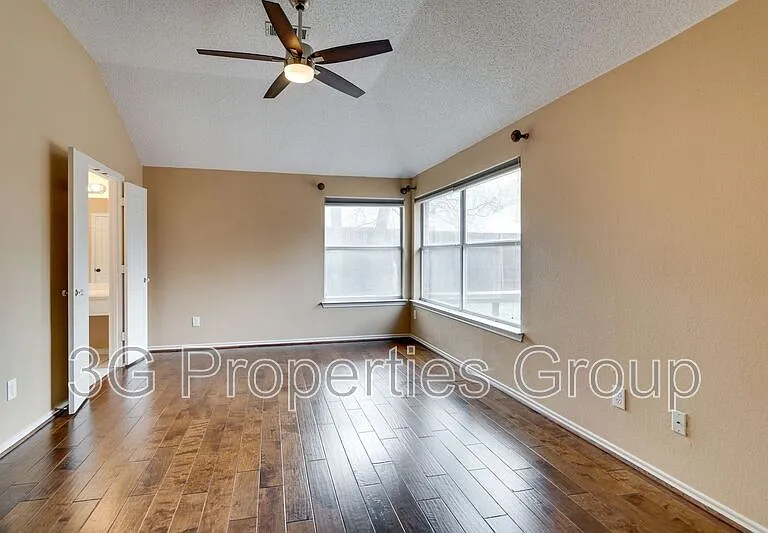 3900 Oak Park Dr — Photo 17
