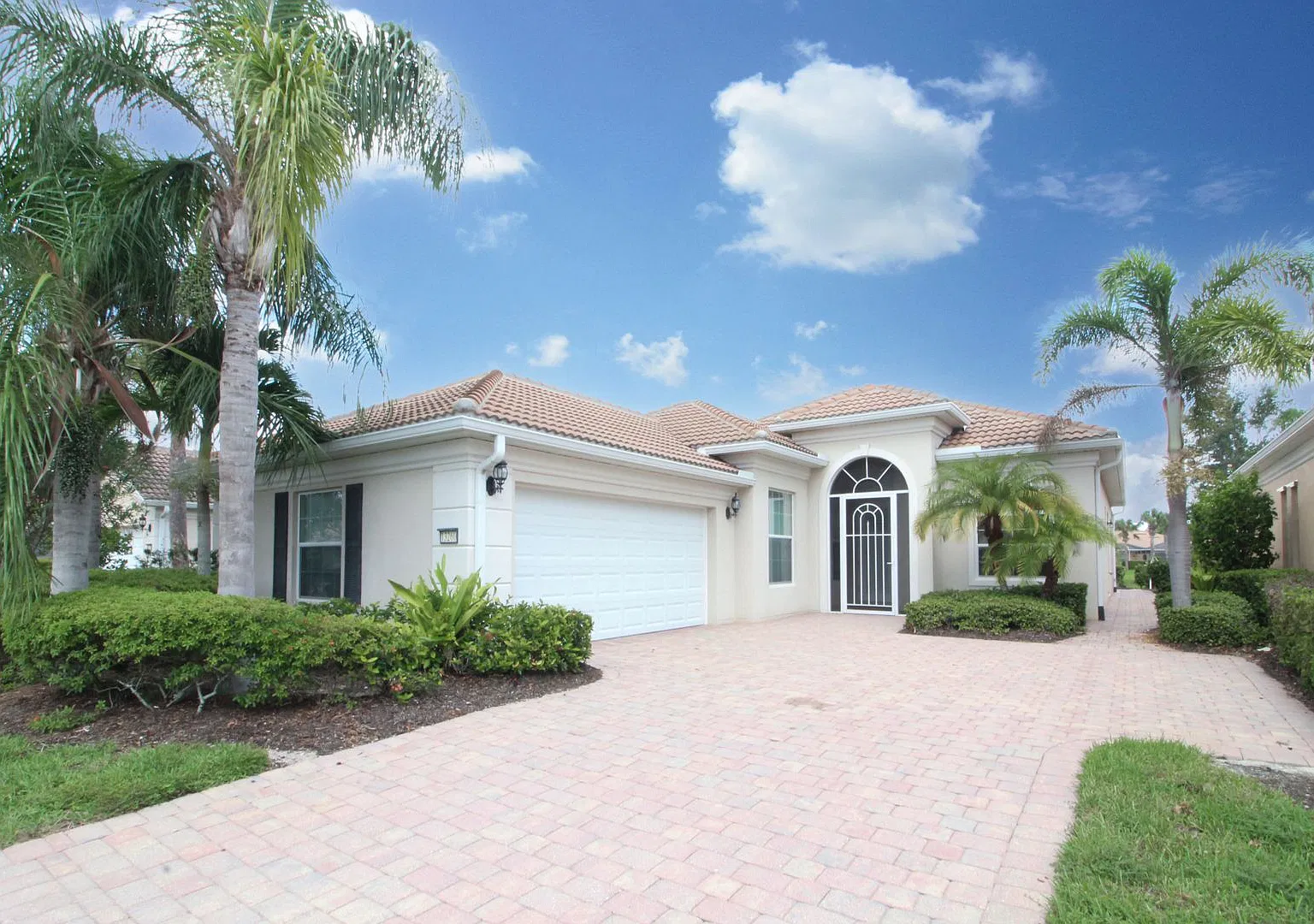 Islandwalk Annual Pool Home for Rent — Photo 1