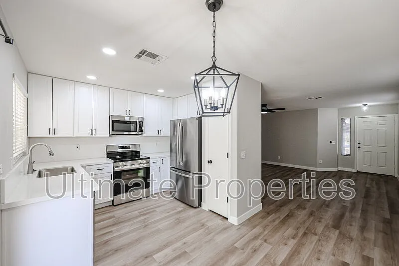 15008 W Ventura St