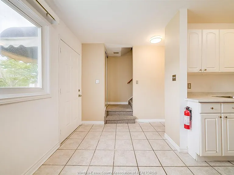 5486 Lassaline Ave — Photo 15