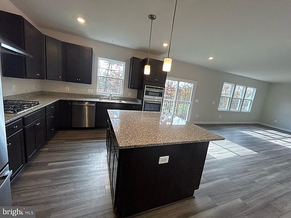 3rd image of 2148 Whithorn Hl Lot 1131