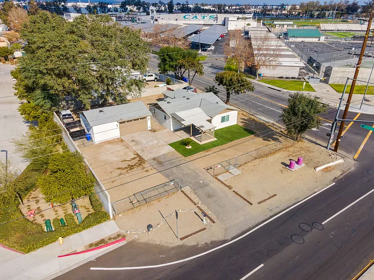 14292 Jurupa Ave — Photo 4