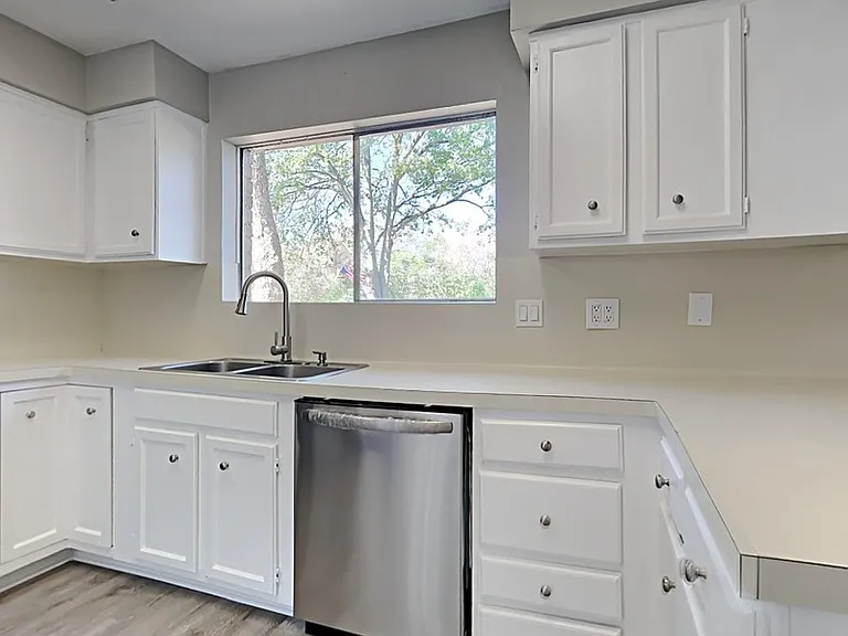 3310 Hampton Dr — Photo 4