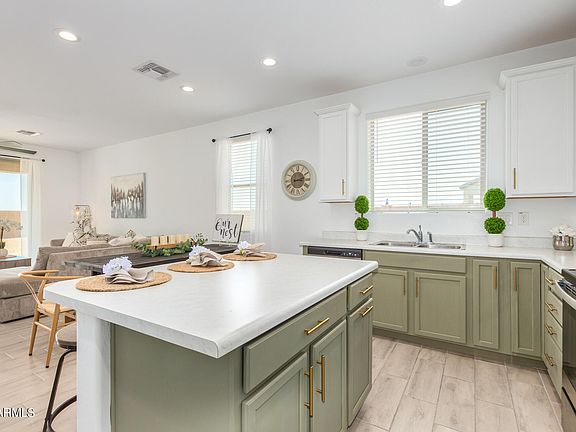4th image of 1089 W ELM Avenue